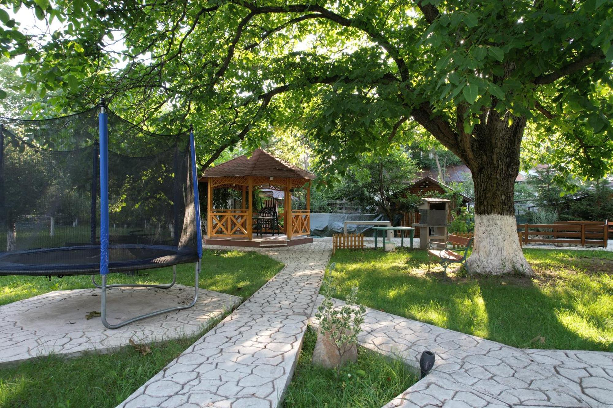 Hotel Casa Stefandra à Breaza  Extérieur photo